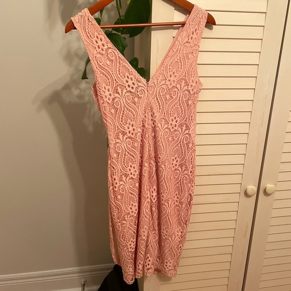 Le Chateau Peach Lace Dress - Picture 3 of 4